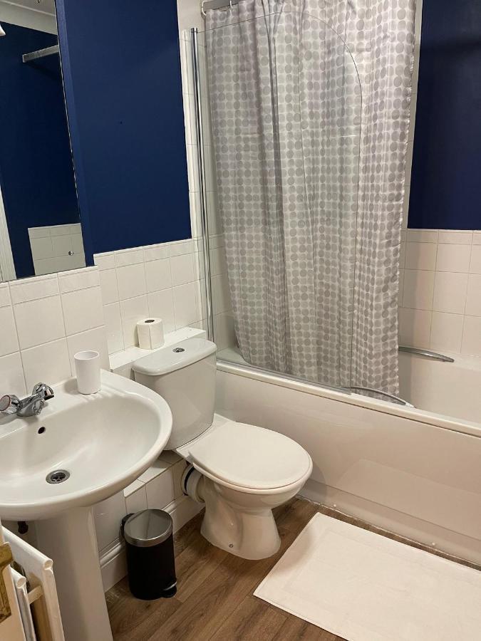 Apartamento Stunning Studio Flat - Free Parking - 3 Min From Sutton Station Exterior foto