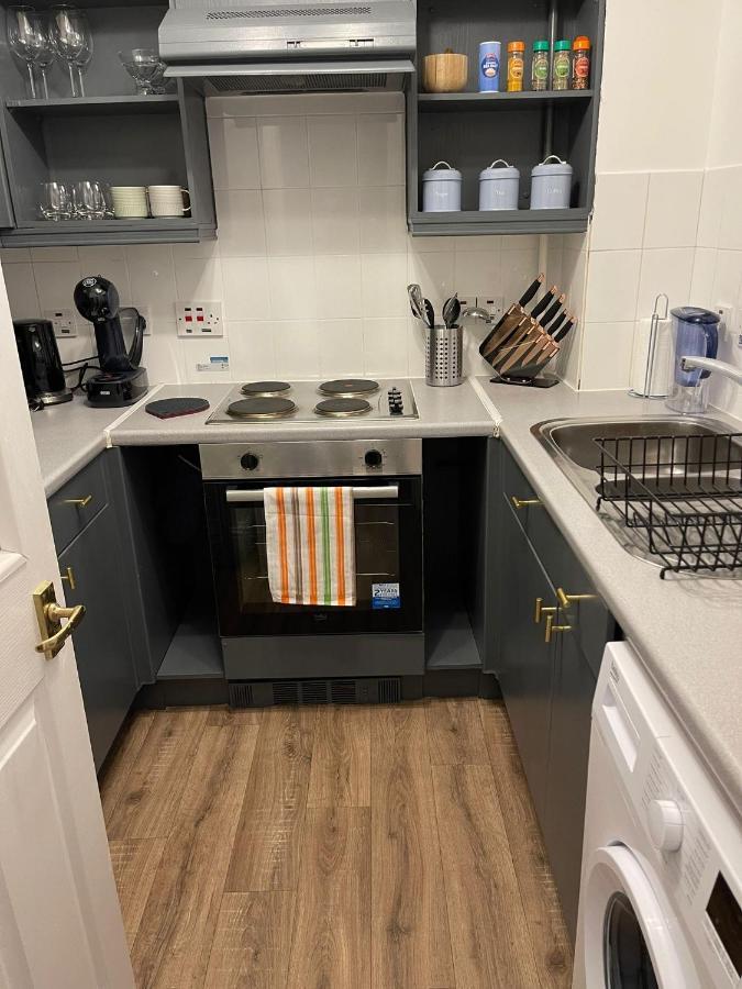 Apartamento Stunning Studio Flat - Free Parking - 3 Min From Sutton Station Exterior foto